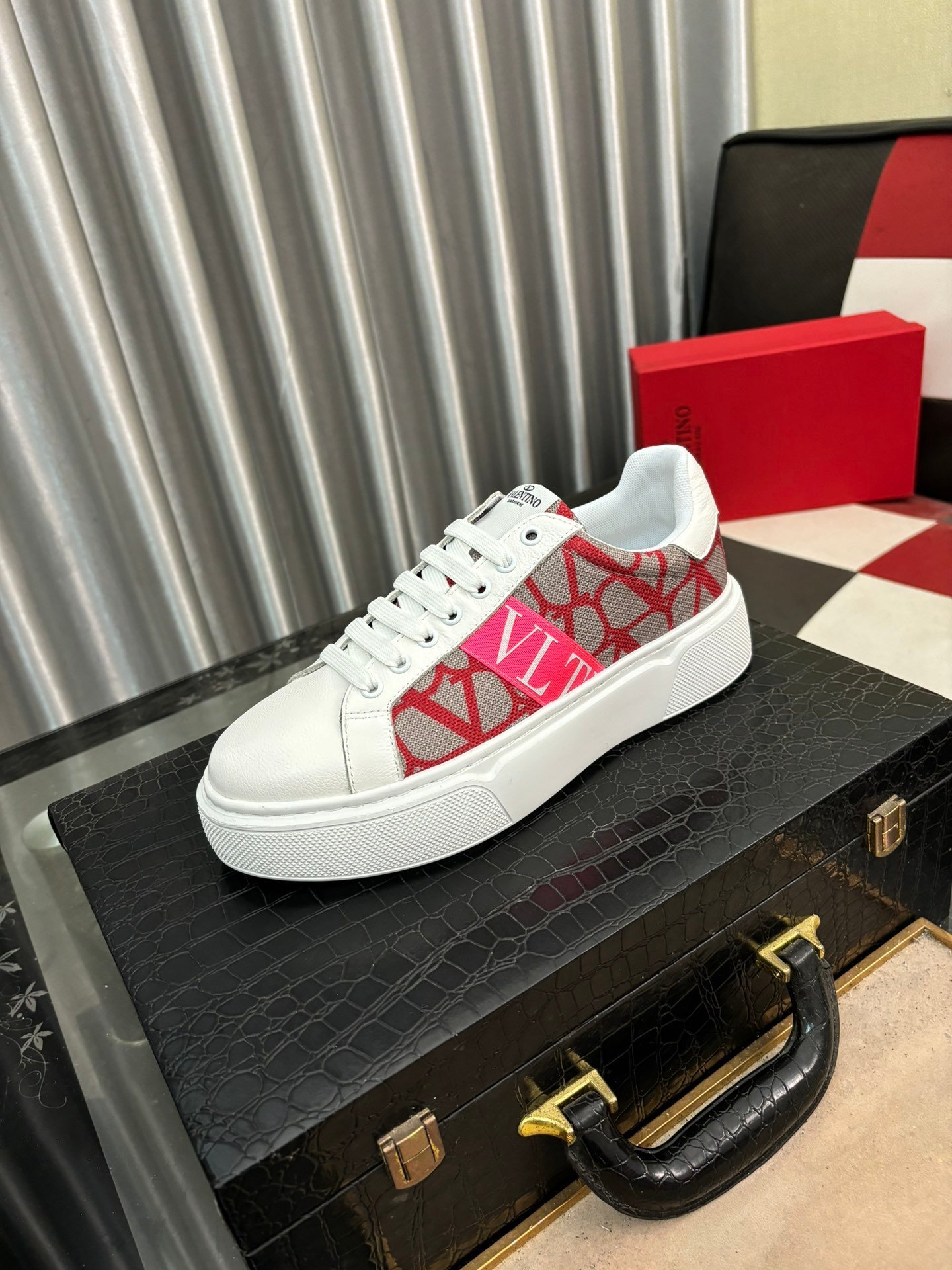 VALENTINO